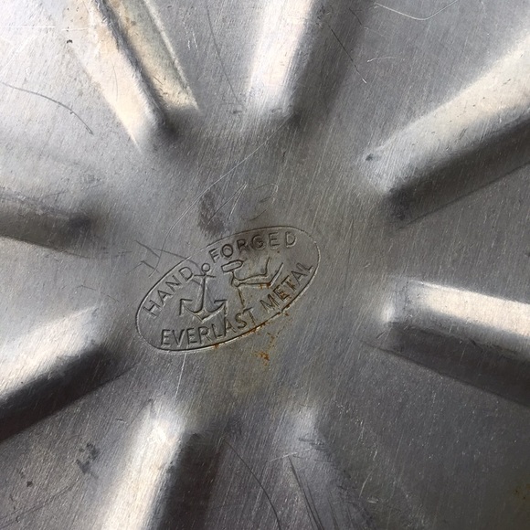 Hammered tin server - Picture 4 of 8